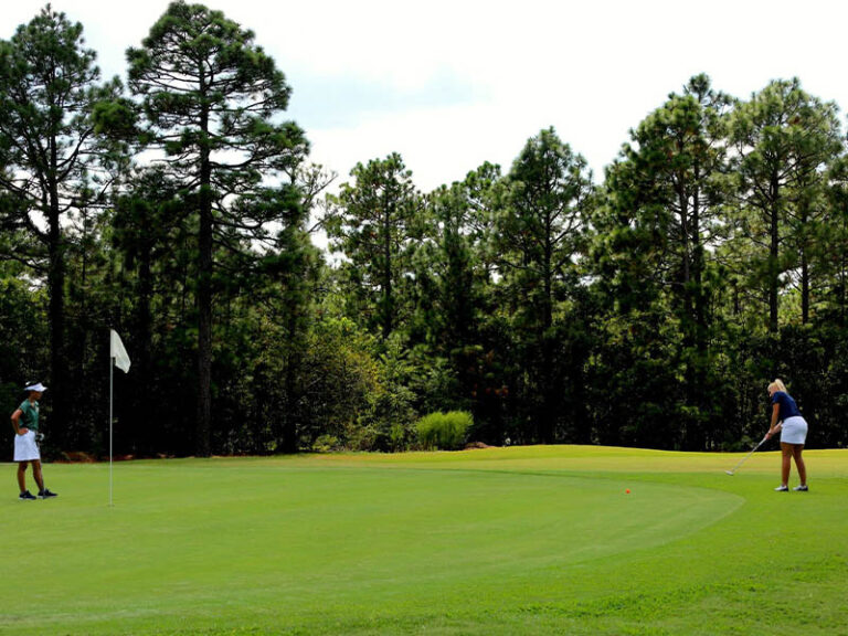 King's Grant Golf Club ladies putting