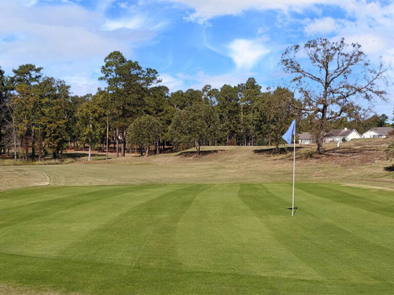 King's Grant Golf Club at the green